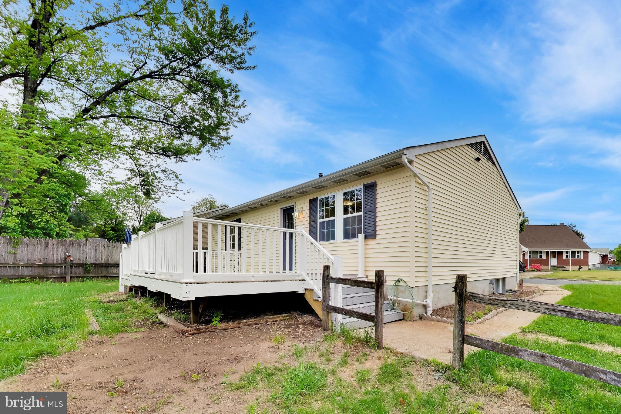 1242 CEDARCLIFF DRIVE