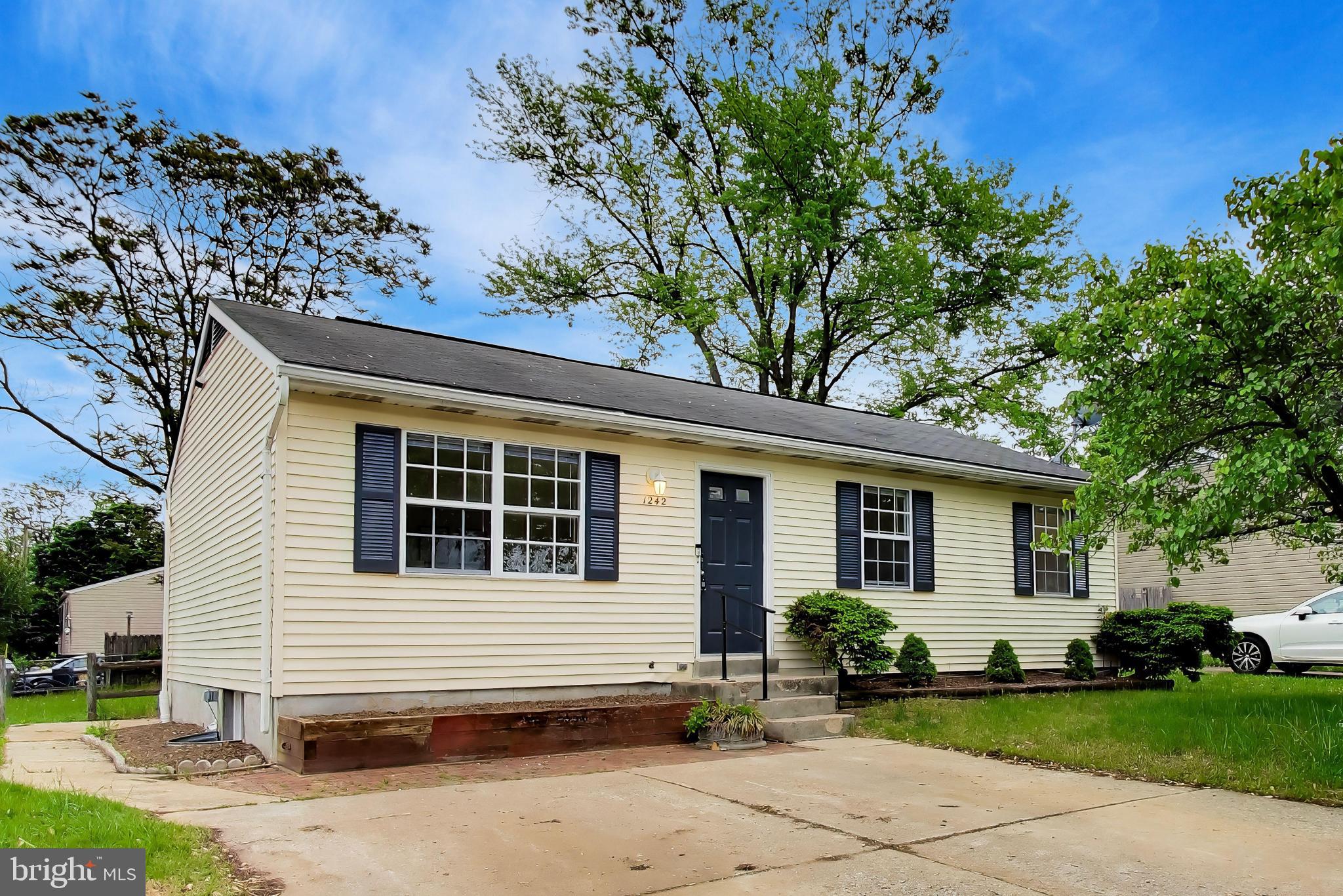 1242 CEDARCLIFF DRIVE