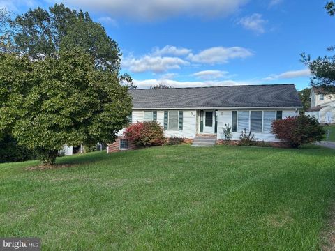 Homes For Sale - 36 Ashlawn Court<br/> Warren County, FRONT ROYAL, VA 22630