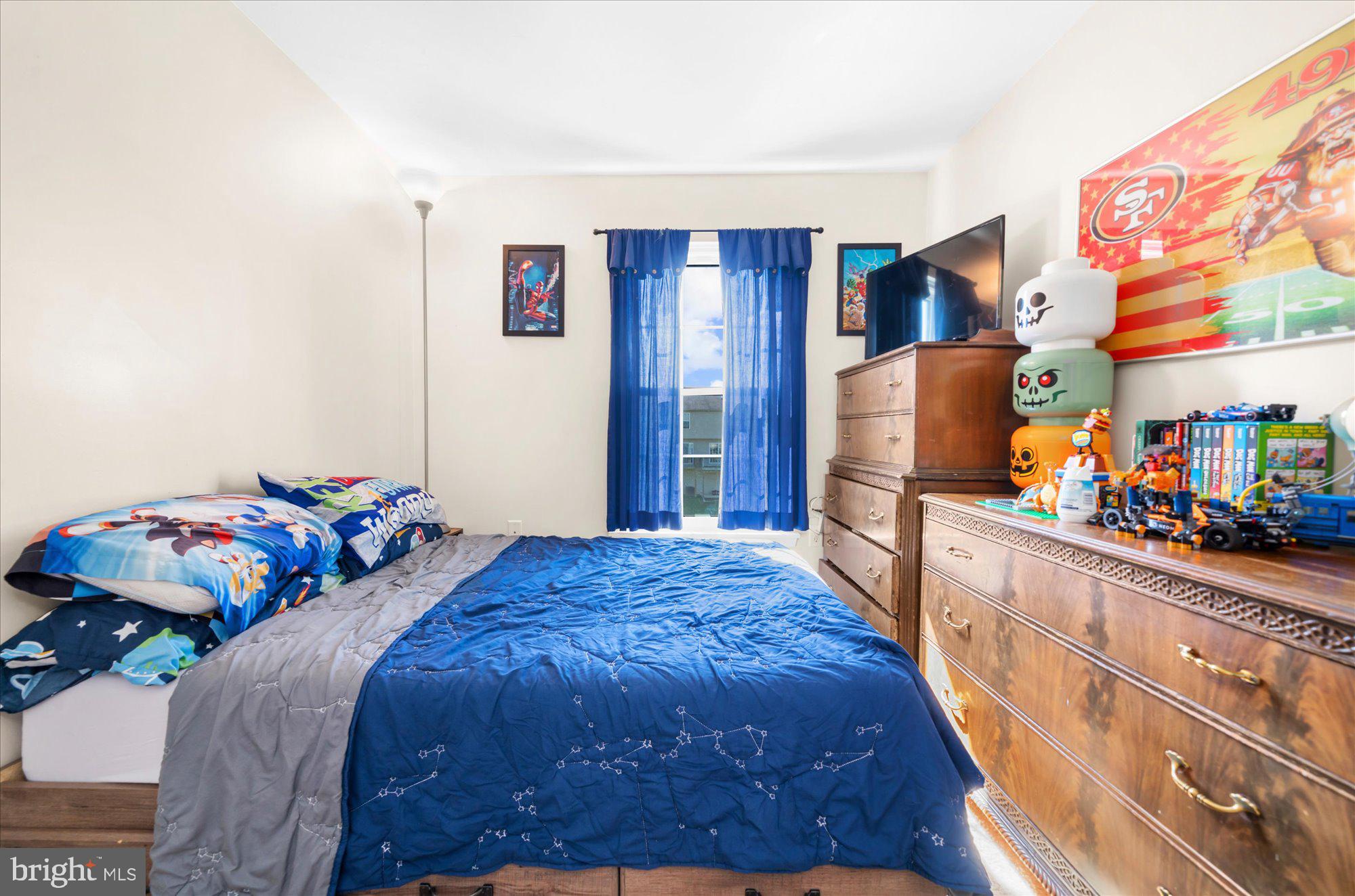 MOUNTAIN SHADOWS - Residential