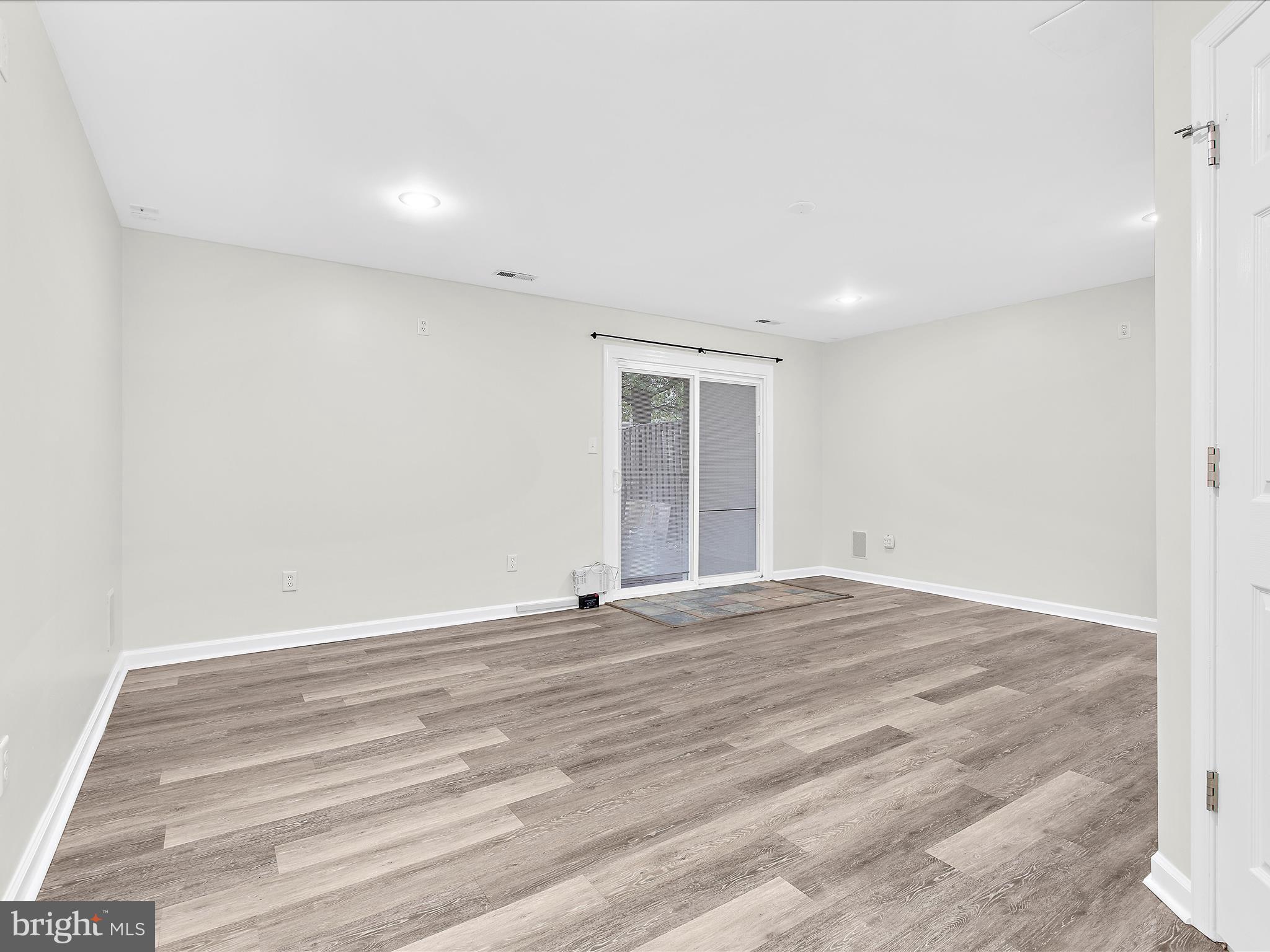 CROFTON VILLAGE - Residential Lease