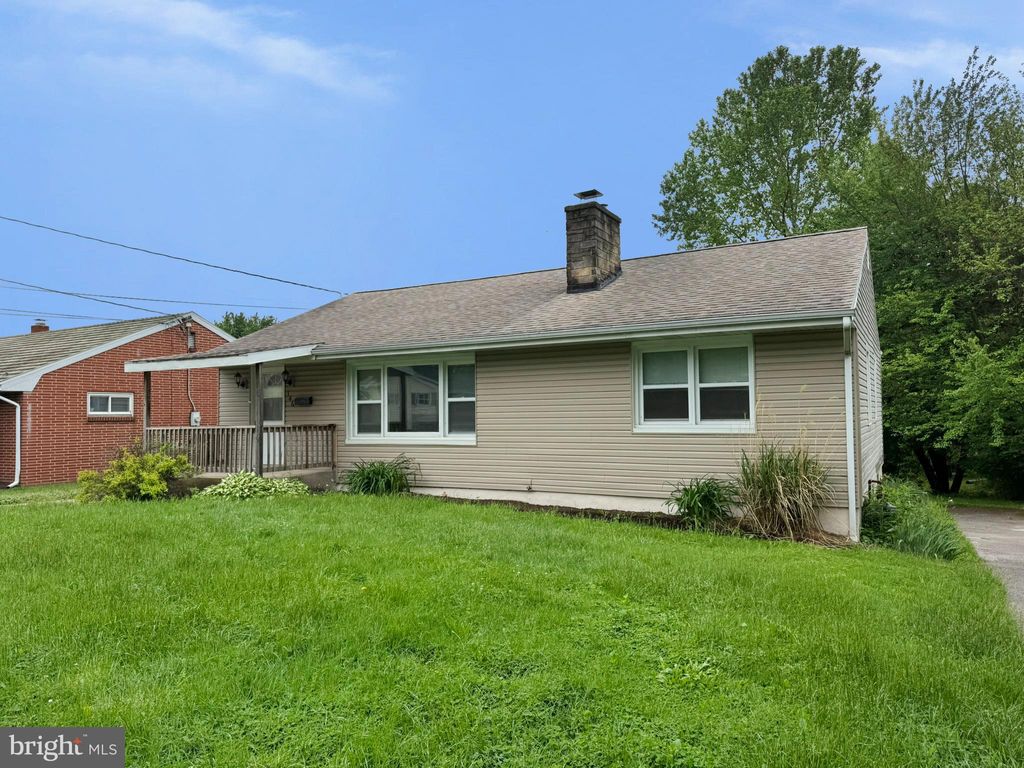 Photo of 146 W Hummelstown Street, ELIZABETHTOWN, PA 17022 (MLS # PALA2070068)