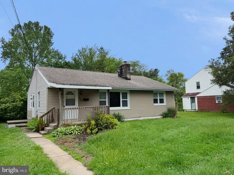 Photo of 146 W Hummelstown Street, ELIZABETHTOWN, PA 17022 (MLS # PALA2070068)