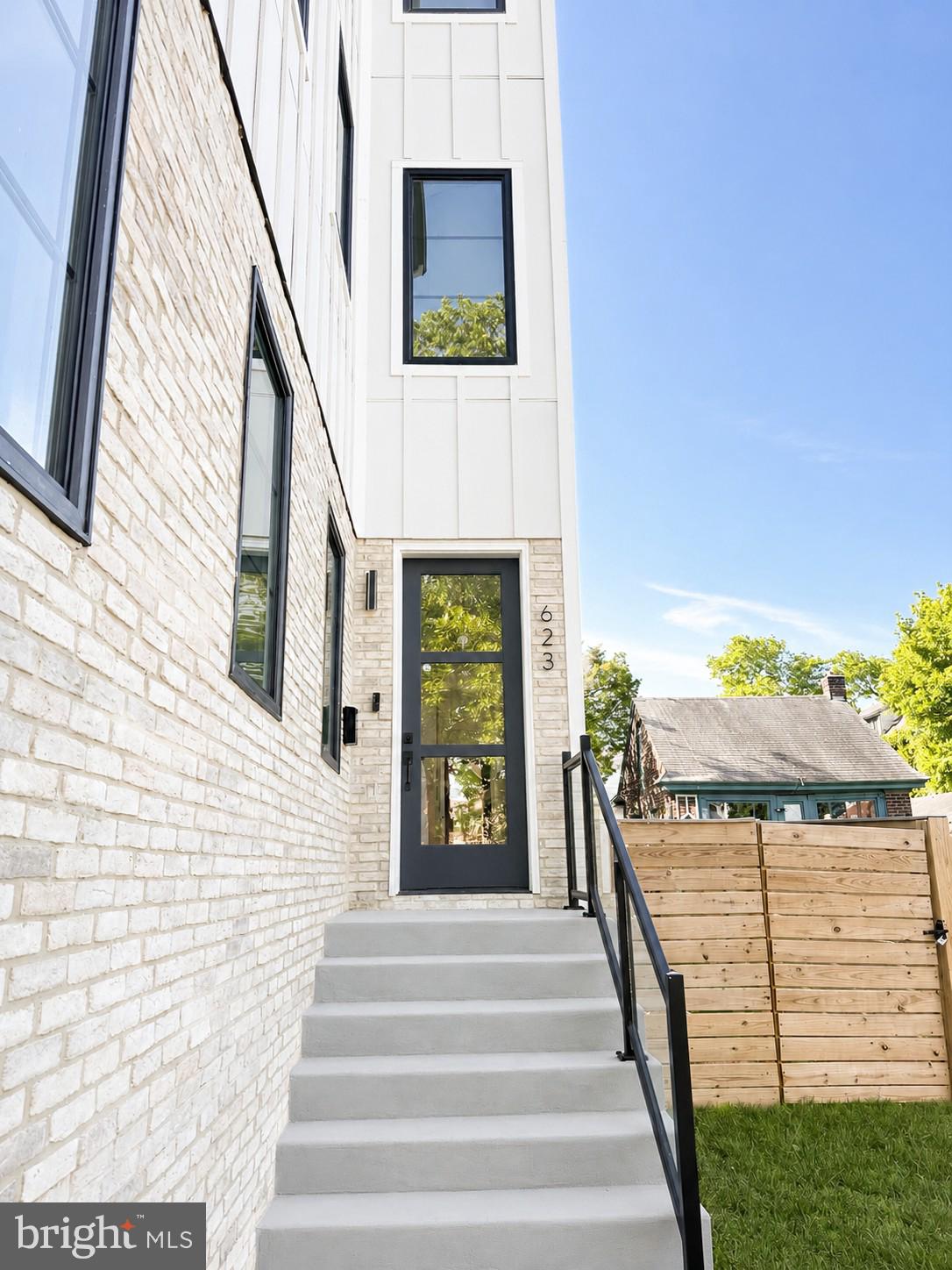 623 CRESTVIEW ROAD