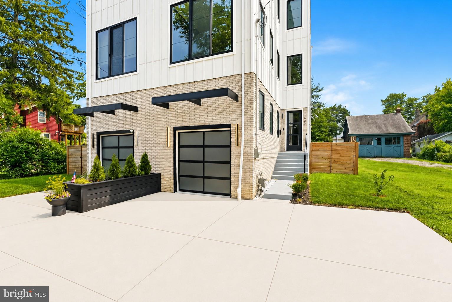 623 CRESTVIEW ROAD