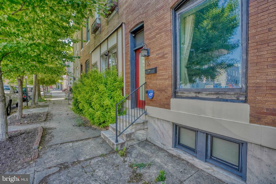 GREAT LISTING IN THE PATTERSON PARK COMMUNITY.  2 BEDROOM, 2.5 BATH HOME WITH PARKING!  A TRUE BALTIMORE HOME WITH A "DOMINO SUGAR" PAINTED MURAL IN THE KITCHEN. WONDERFUL DECK FOR ENTERTAINING AND A NEW ROOF IN 2018.
