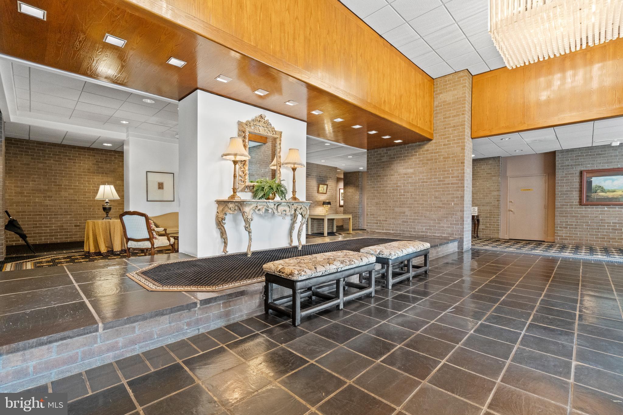 1800 OLD MEADOW ROAD 1412