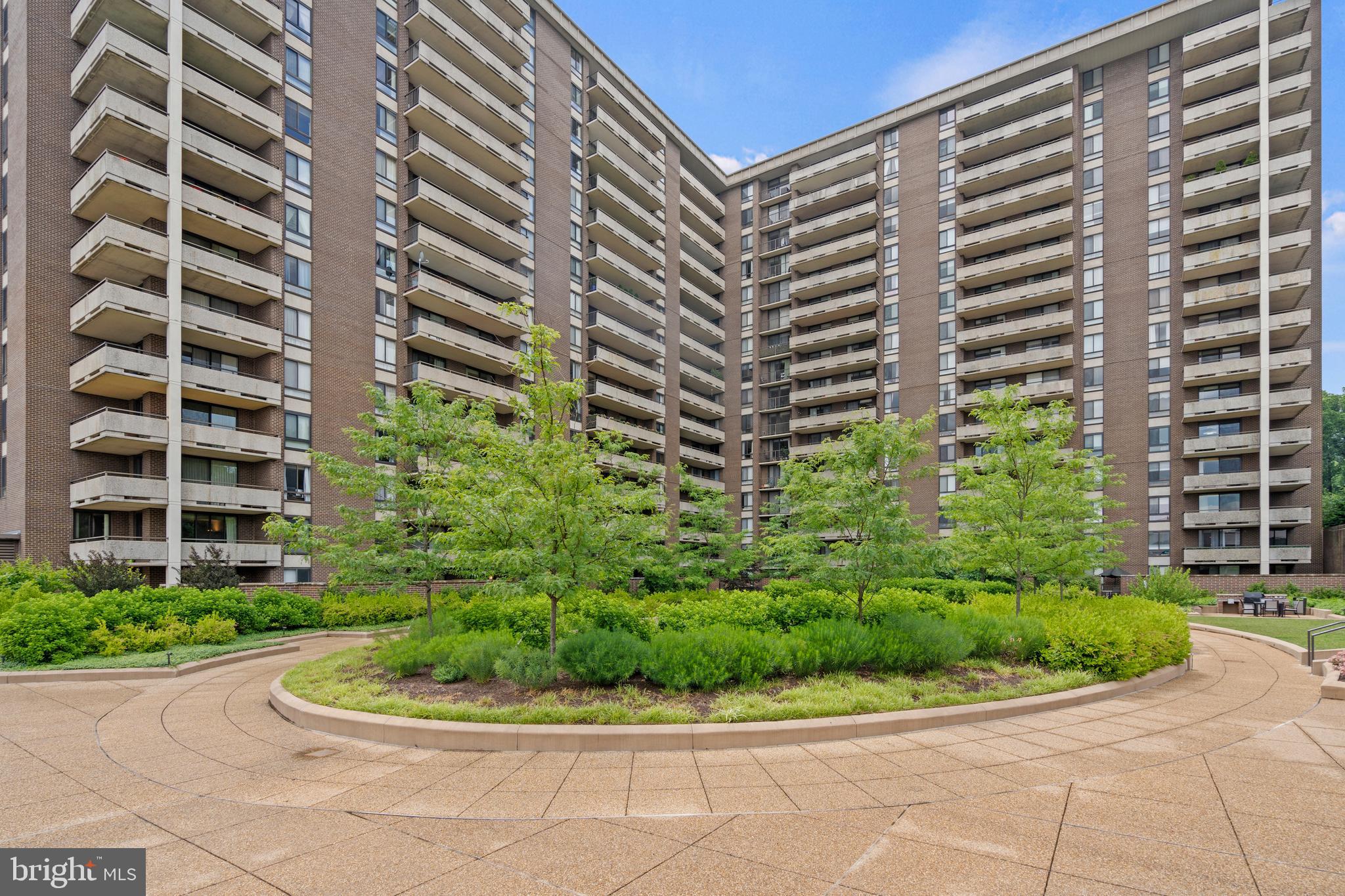 1800 OLD MEADOW ROAD 1412