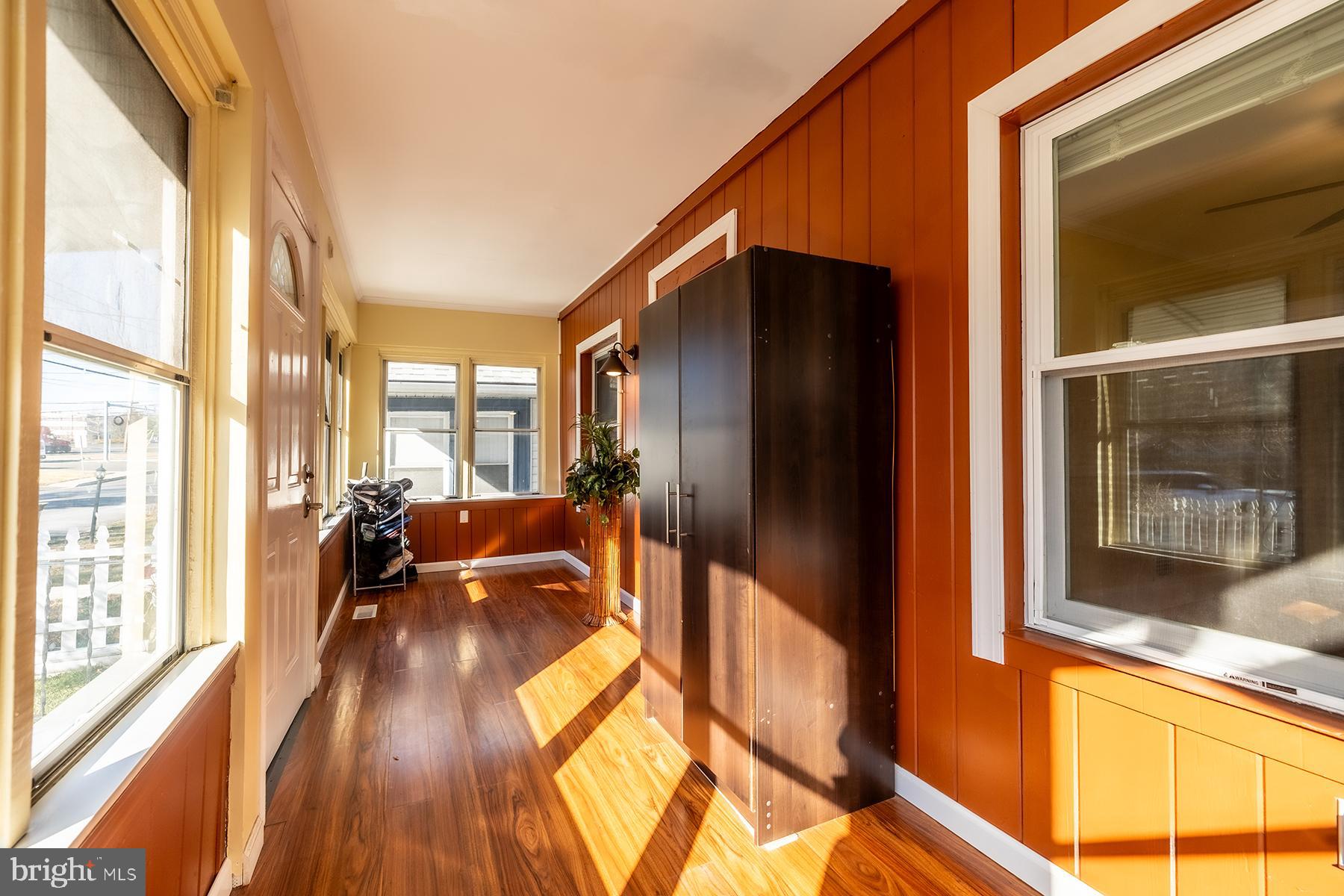 2803 BROADWAY AVENUE