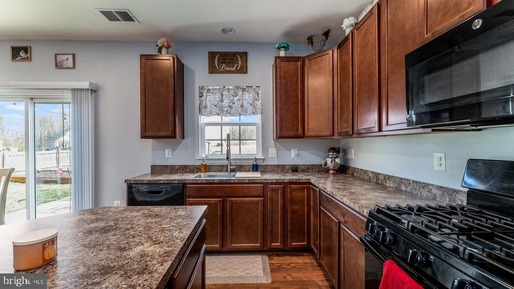 LEE'S PARKE - Residential