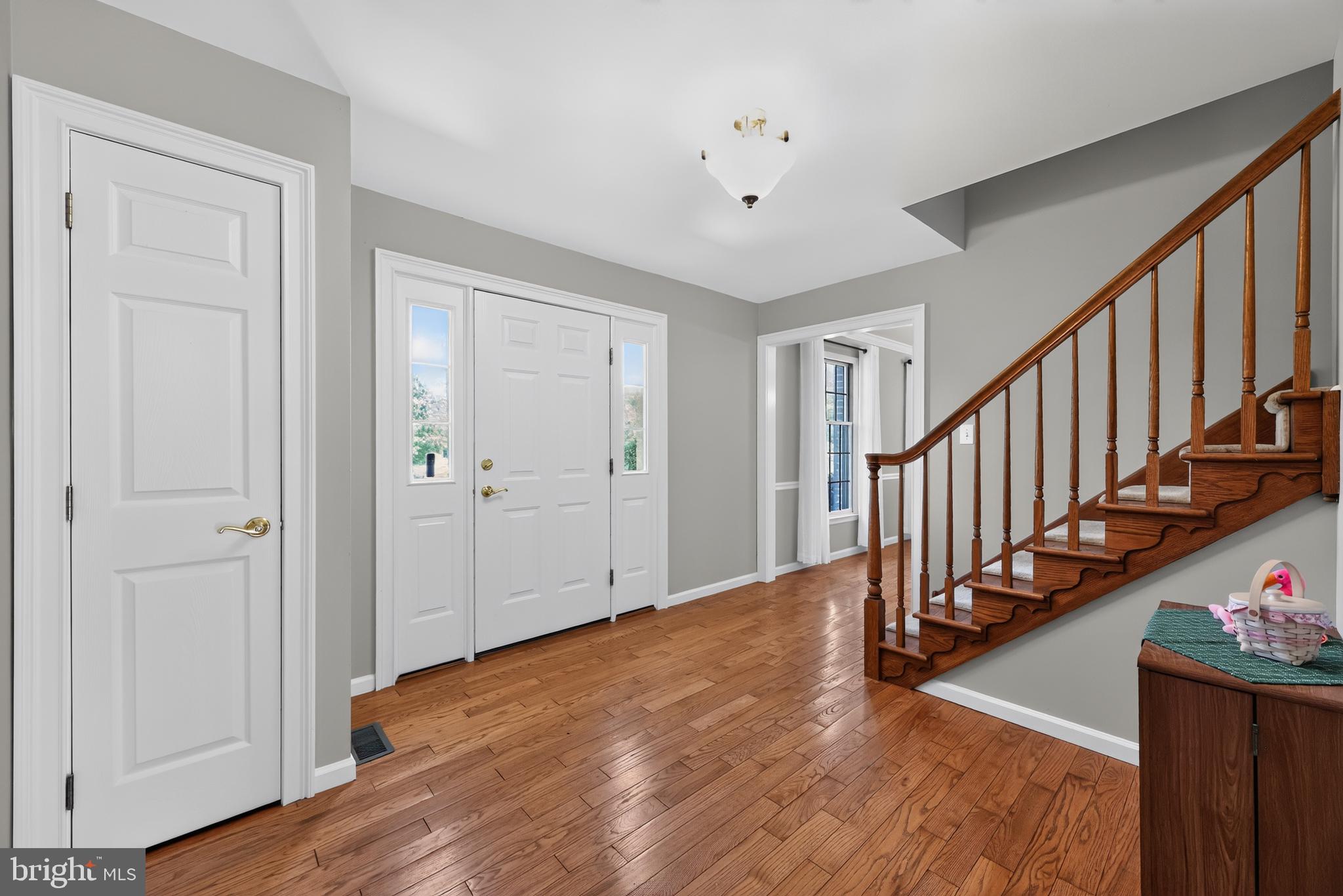 8 SWEETBRIAR COURT