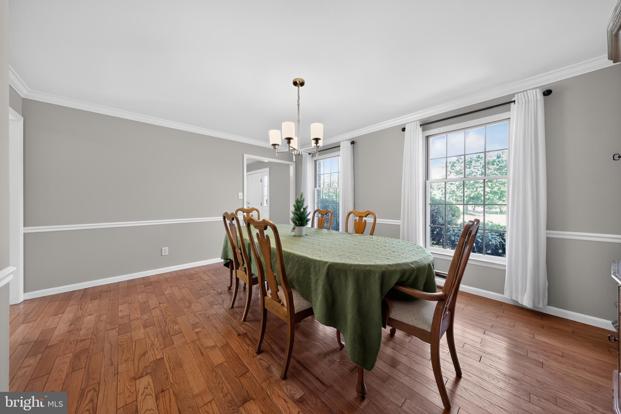 8 SWEETBRIAR COURT