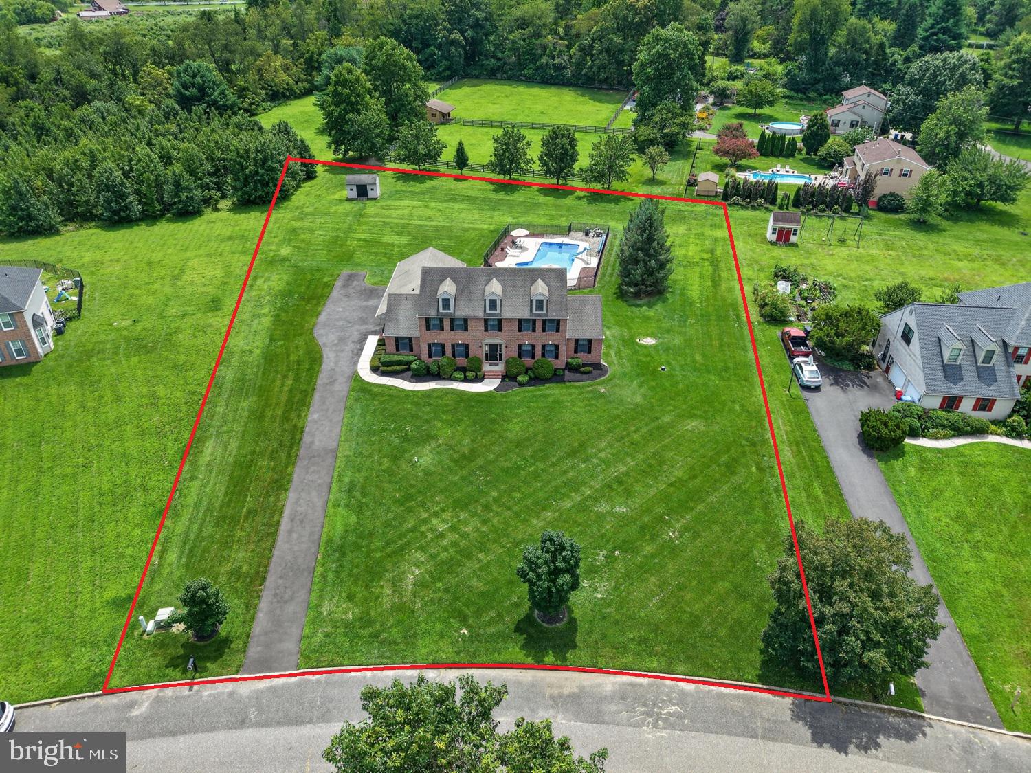 8 SWEETBRIAR COURT