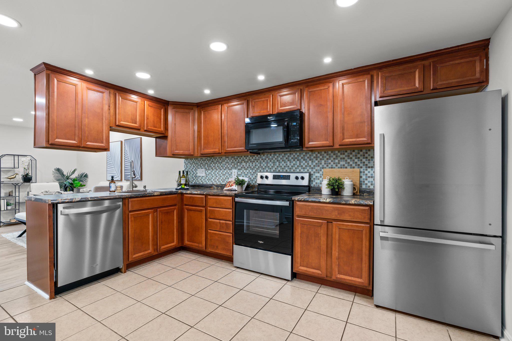 WHISPERING WOODS - Residential