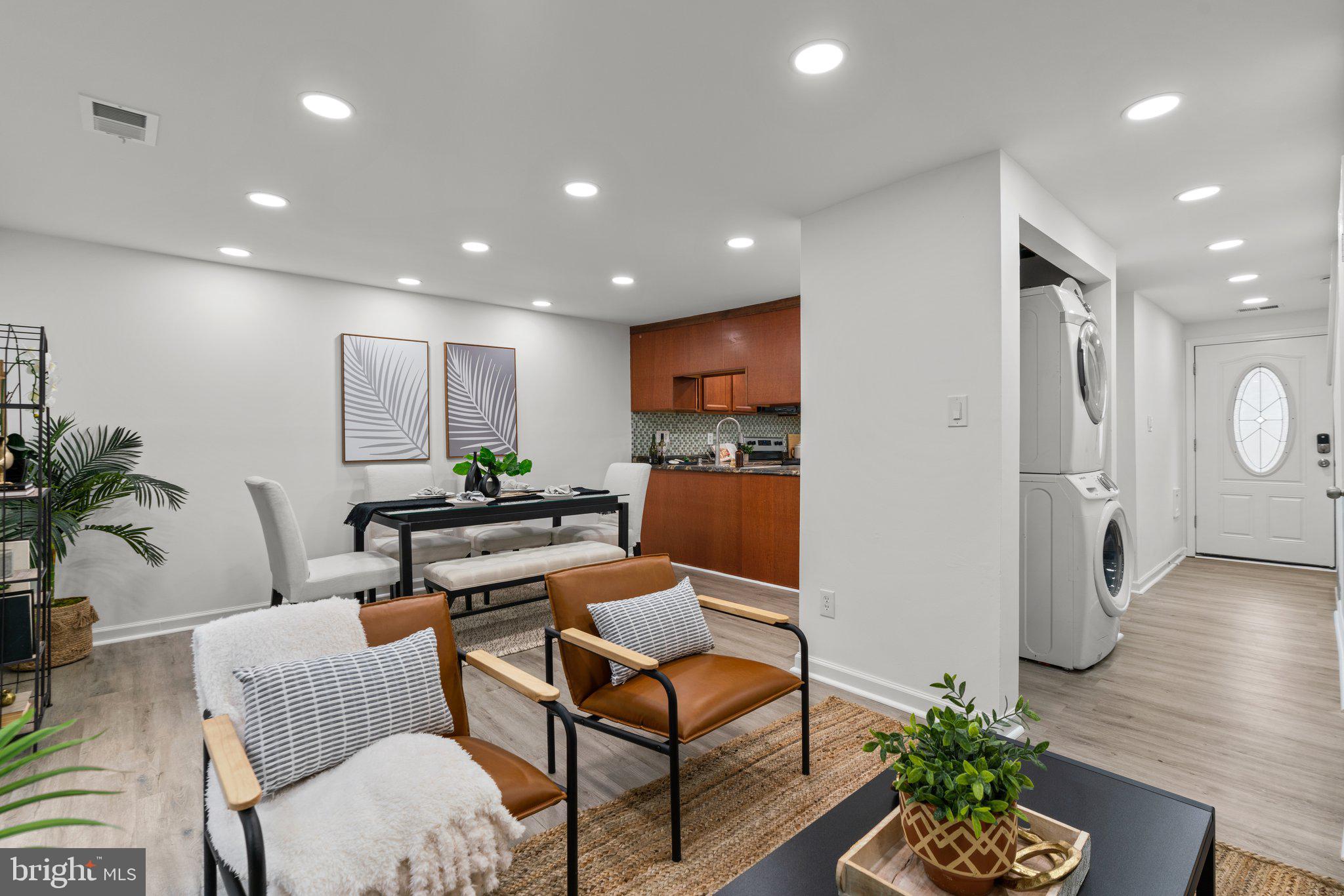 WHISPERING WOODS - Residential