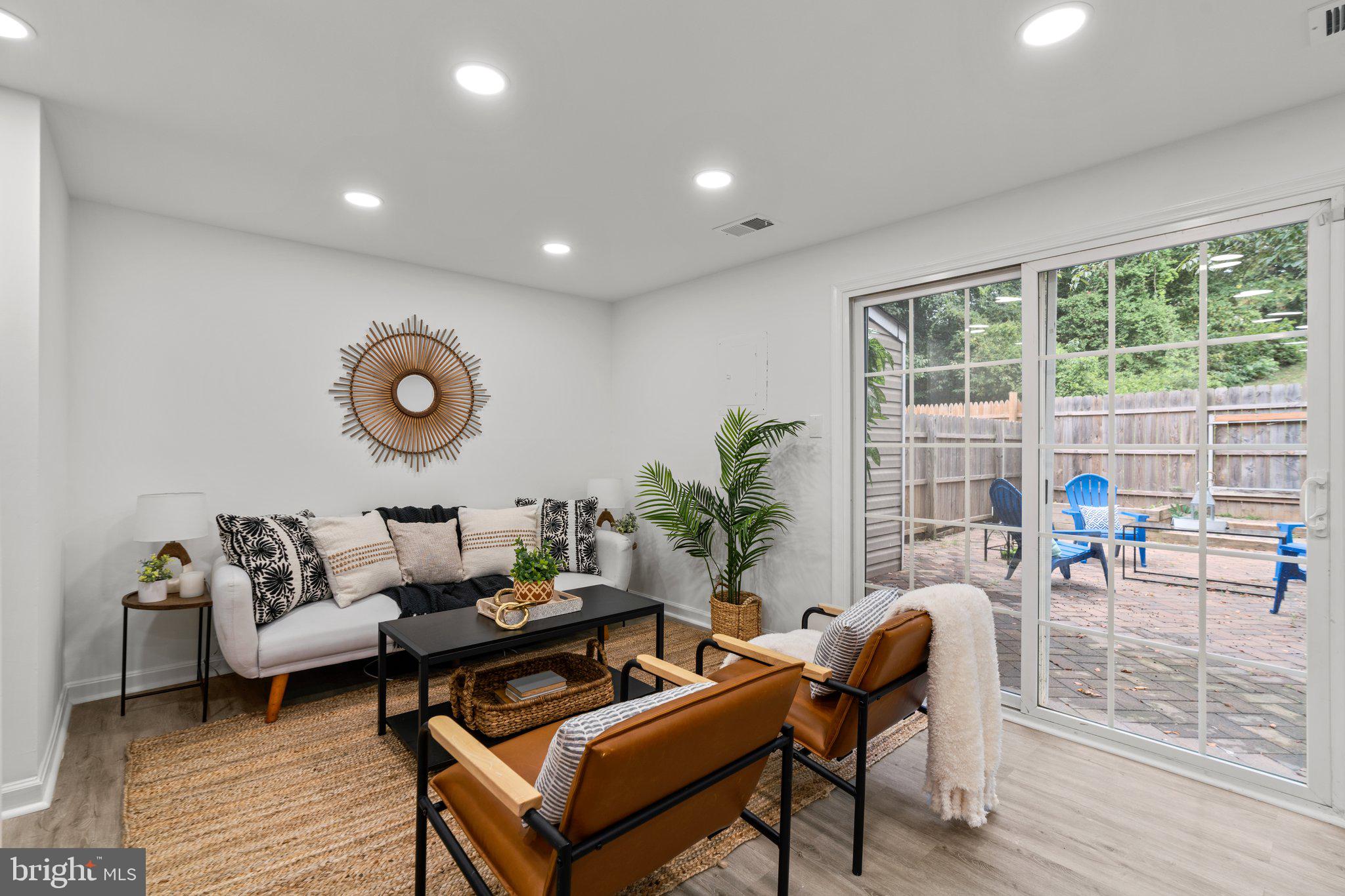 WHISPERING WOODS - Residential