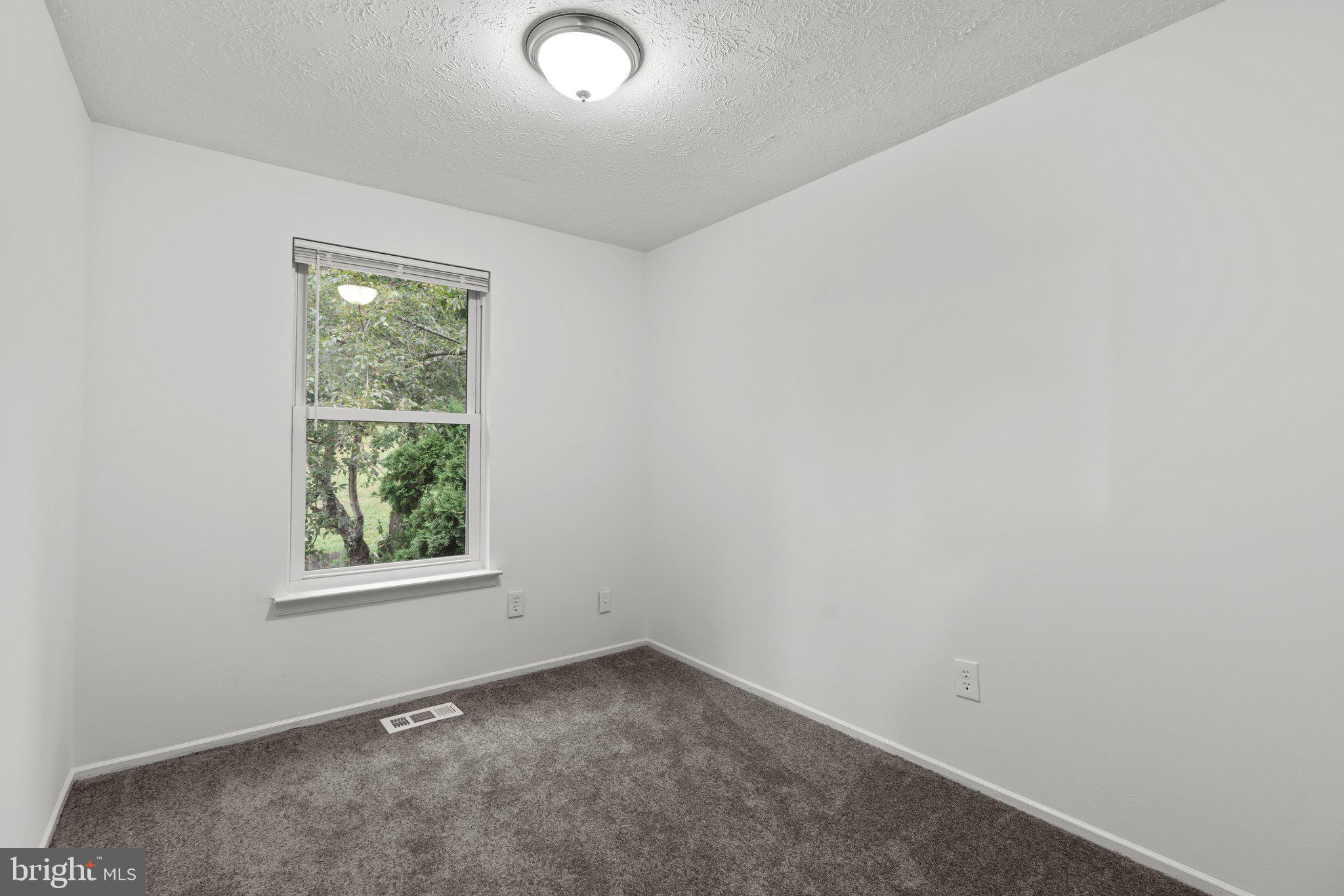 WHISPERING WOODS - Residential