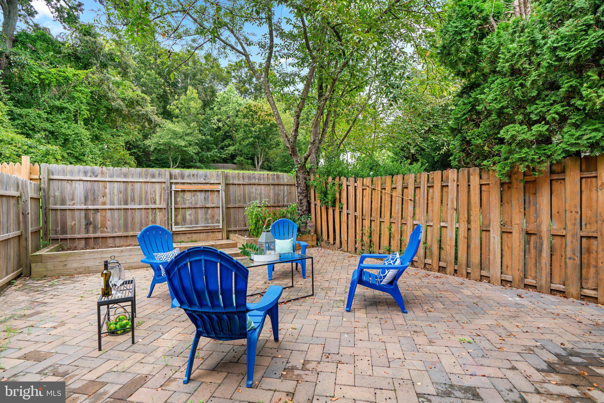 WHISPERING WOODS - Residential