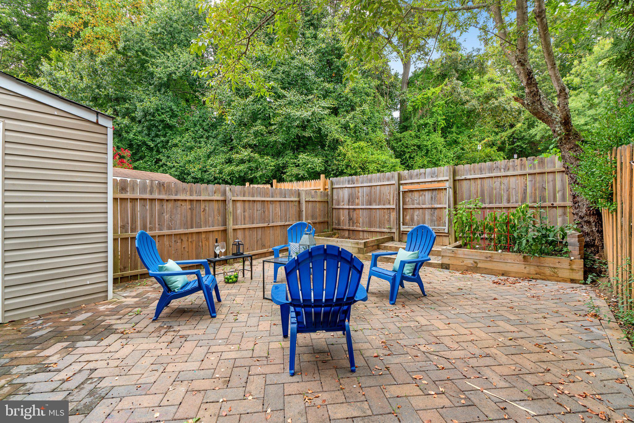 WHISPERING WOODS - Residential