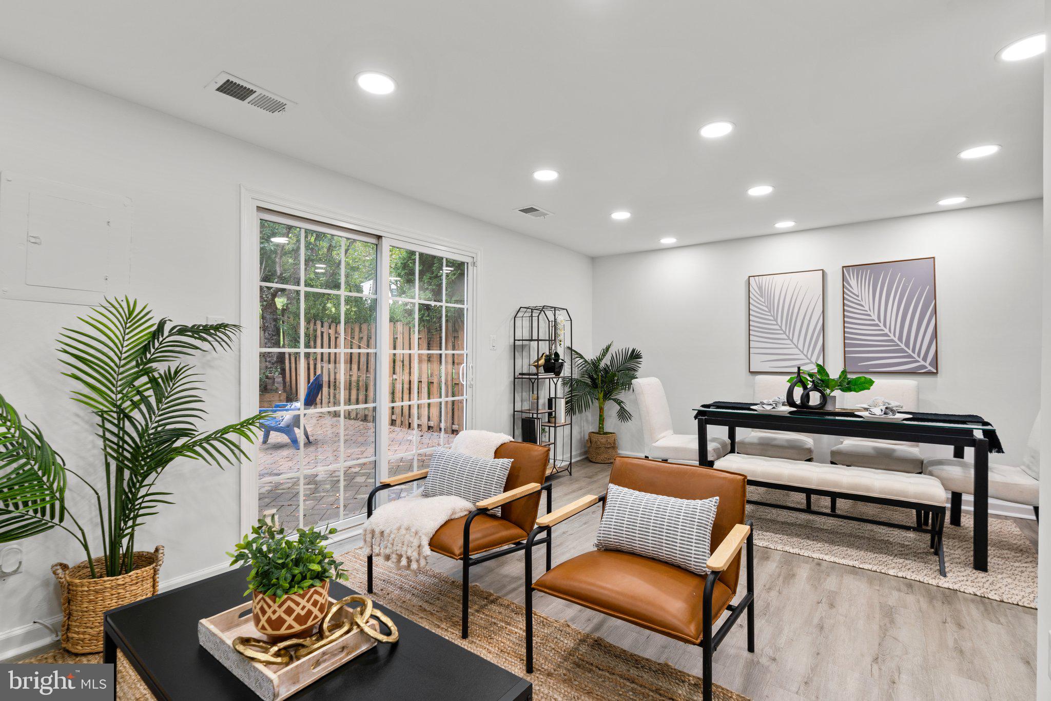 WHISPERING WOODS - Residential