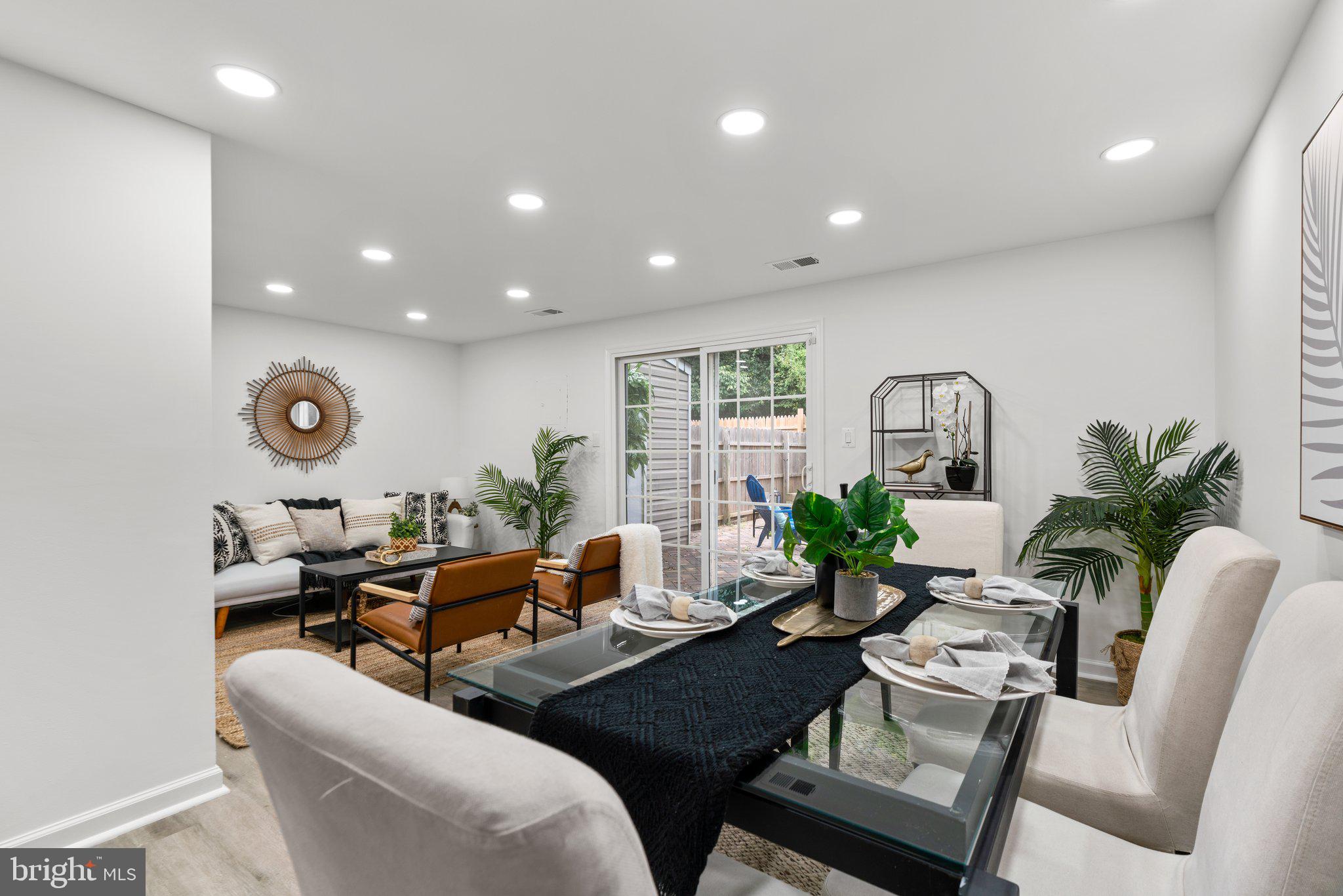 WHISPERING WOODS - Residential