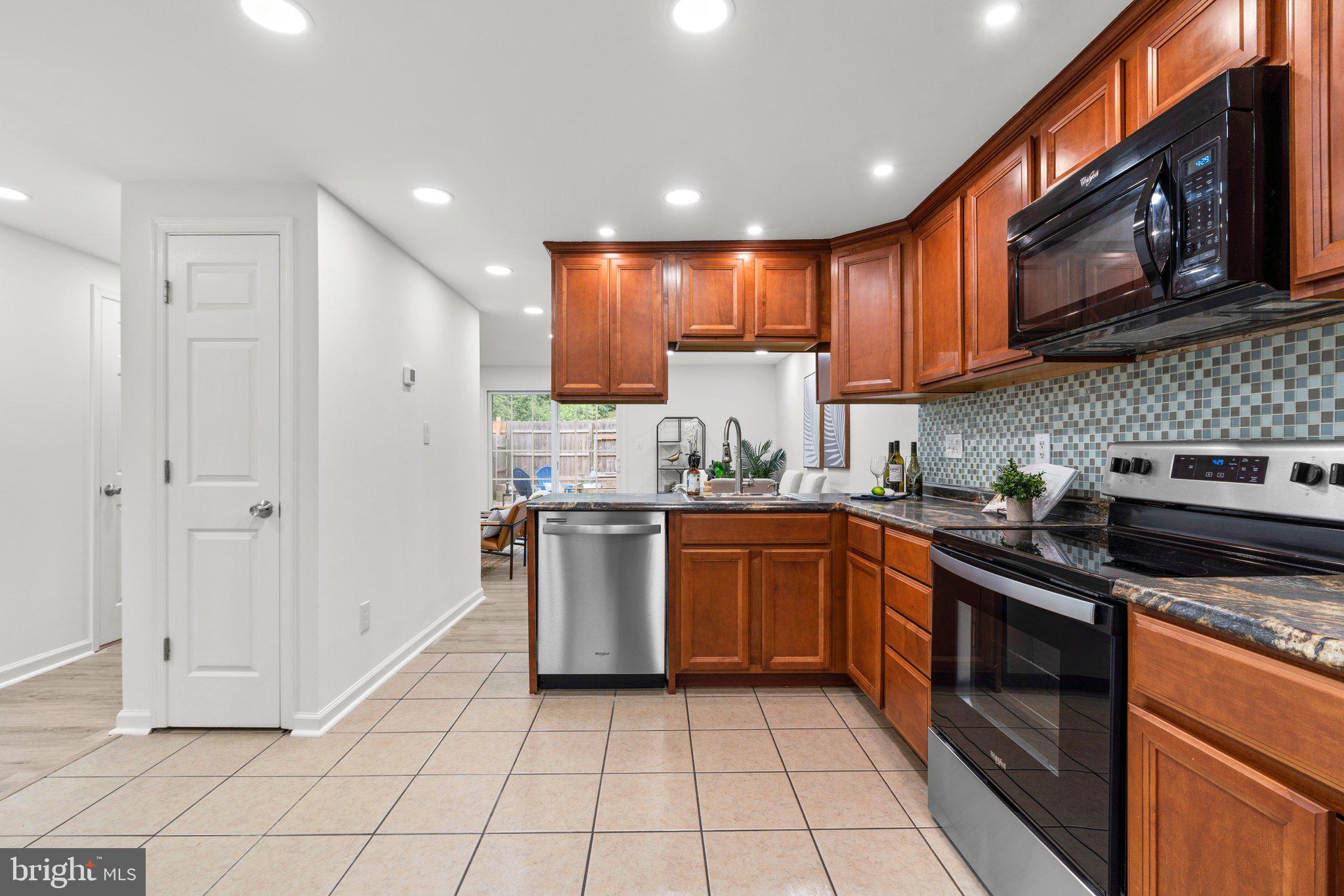 WHISPERING WOODS - Residential