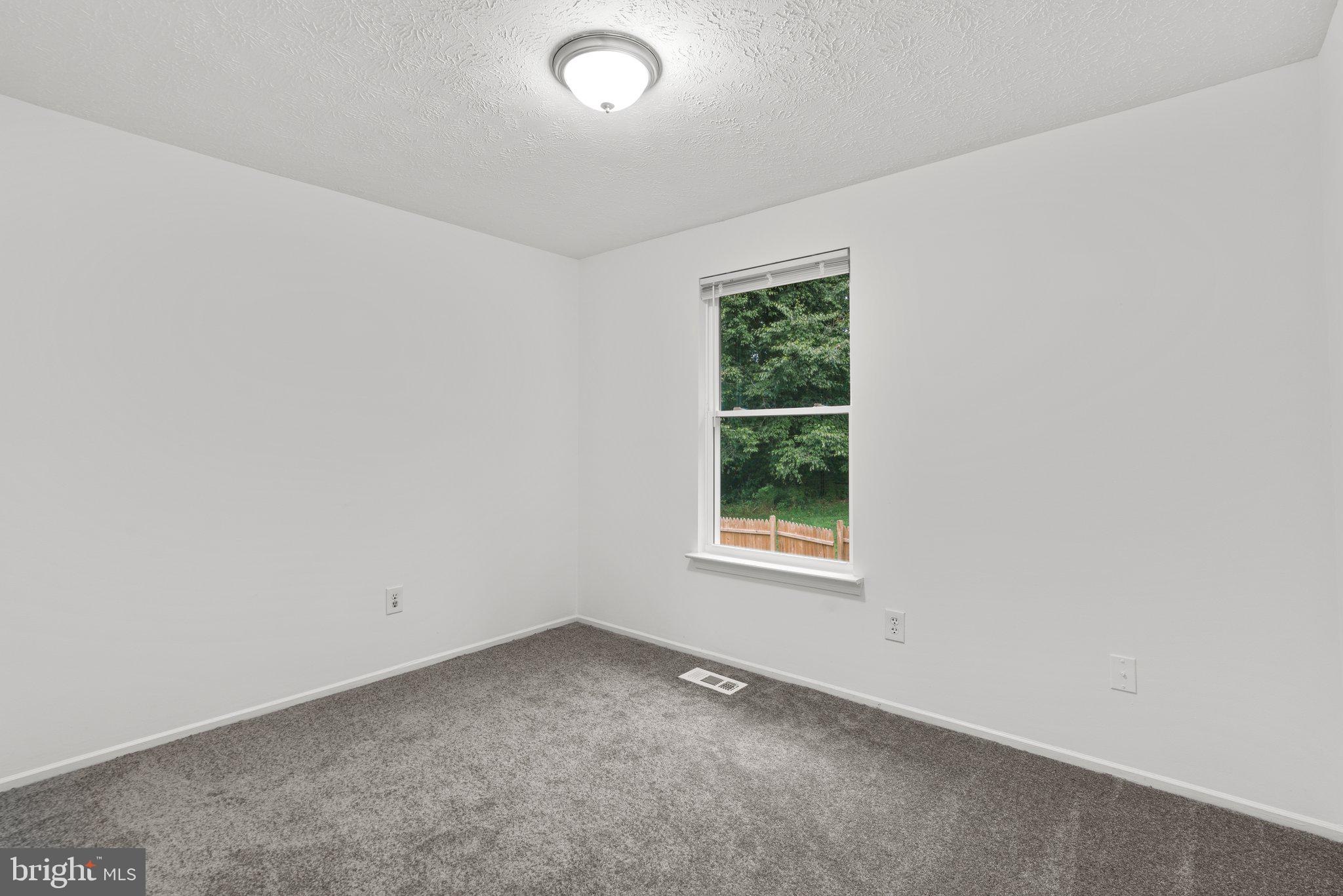 WHISPERING WOODS - Residential