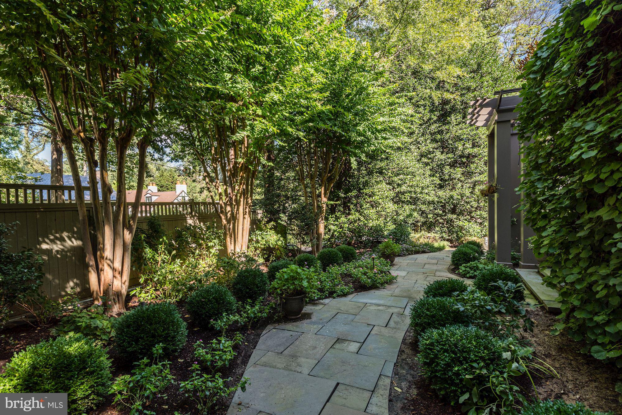 WESLEY HEIGHTS - Residential