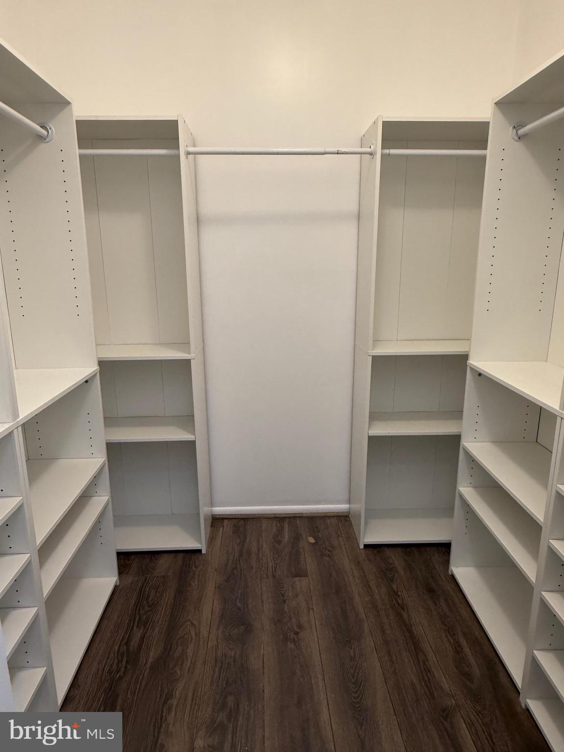 PINES CONDO 01 - Residential