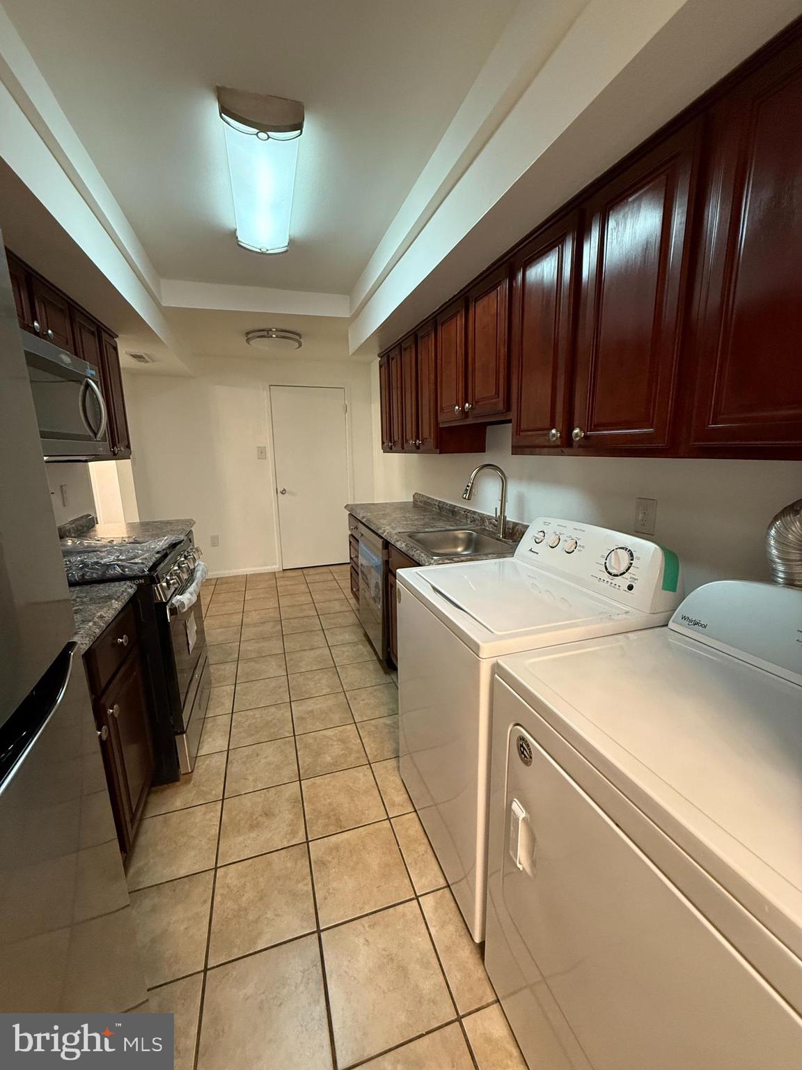 PINES CONDO 01 - Residential