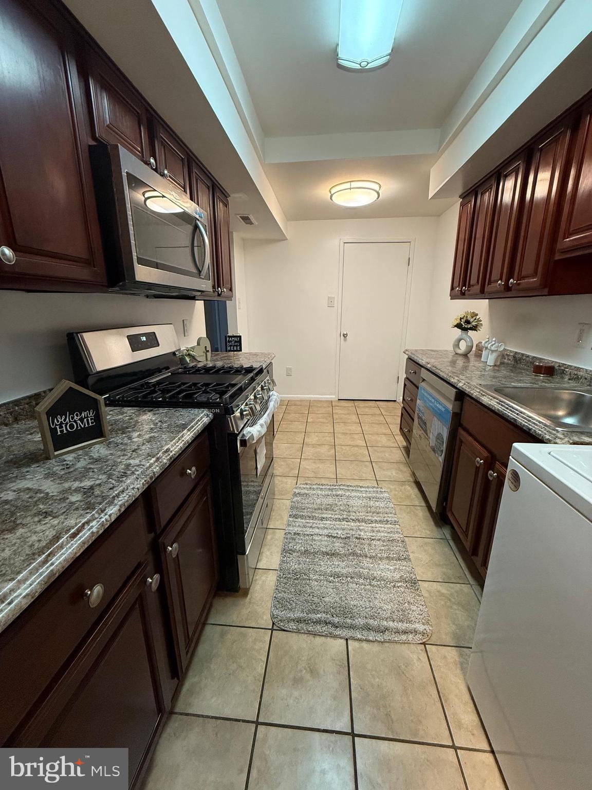 PINES CONDO 01 - Residential