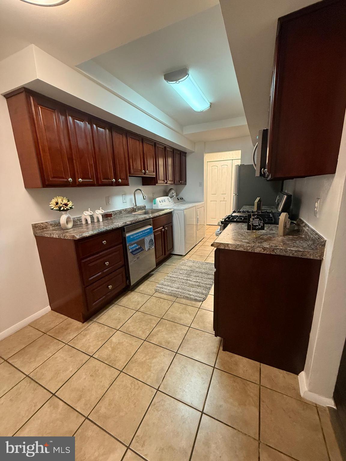 PINES CONDO 01 - Residential