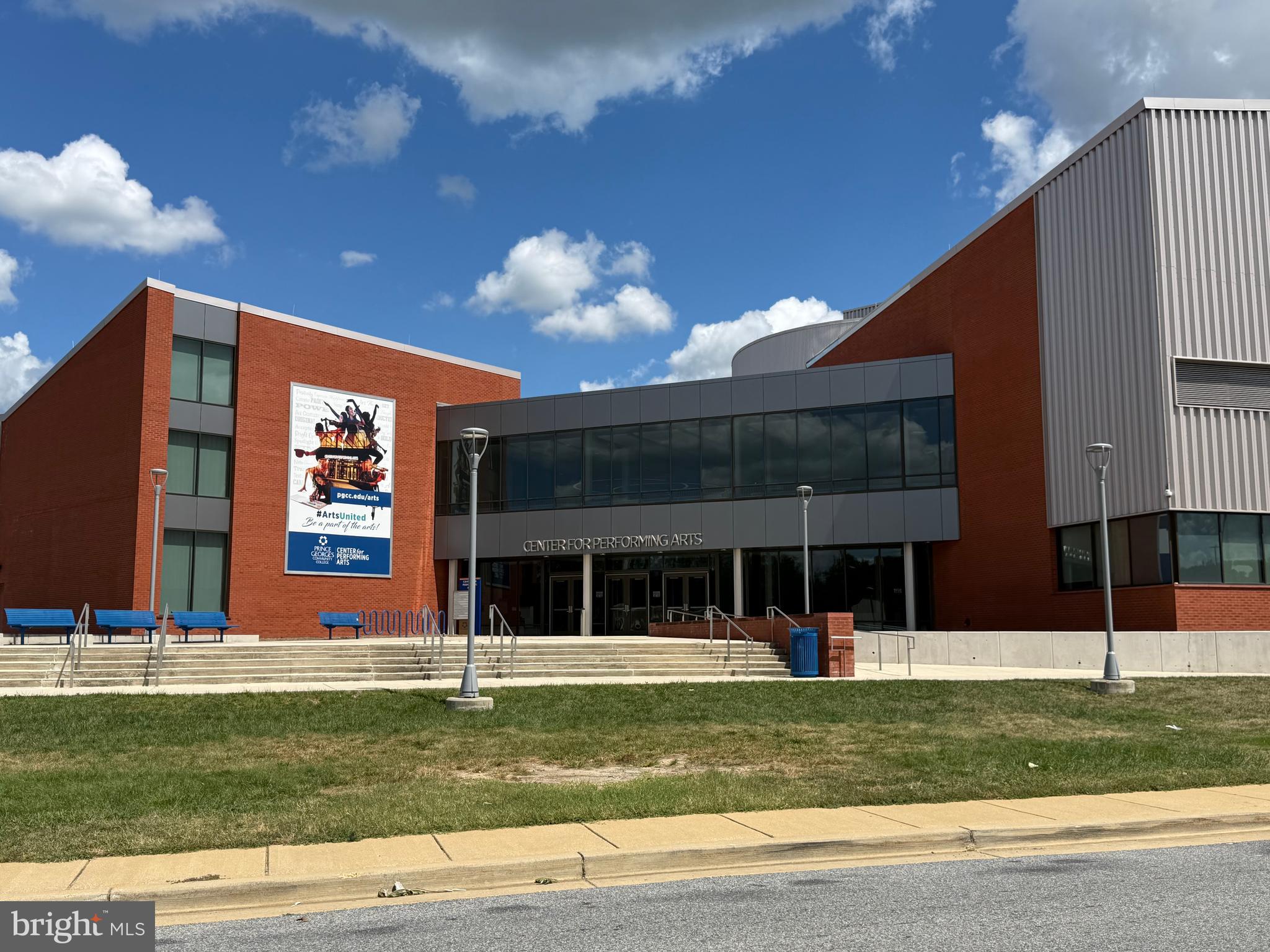 PINES CONDO 01 - Residential