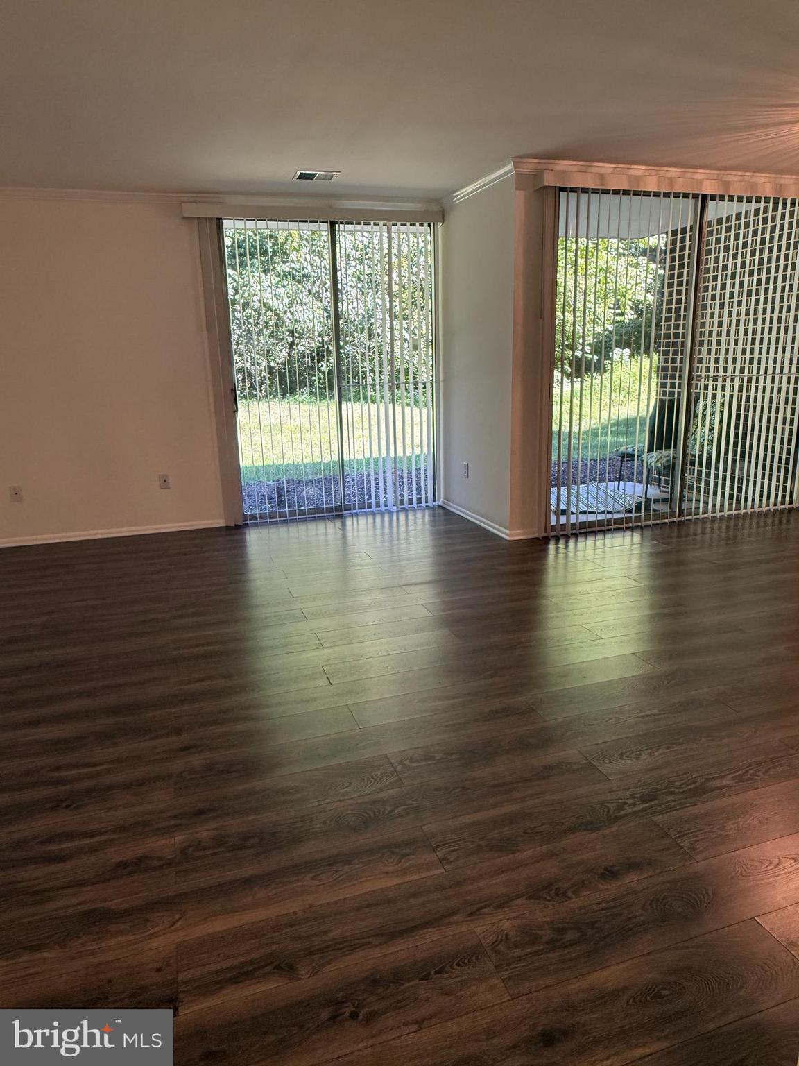 PINES CONDO 01 - Residential