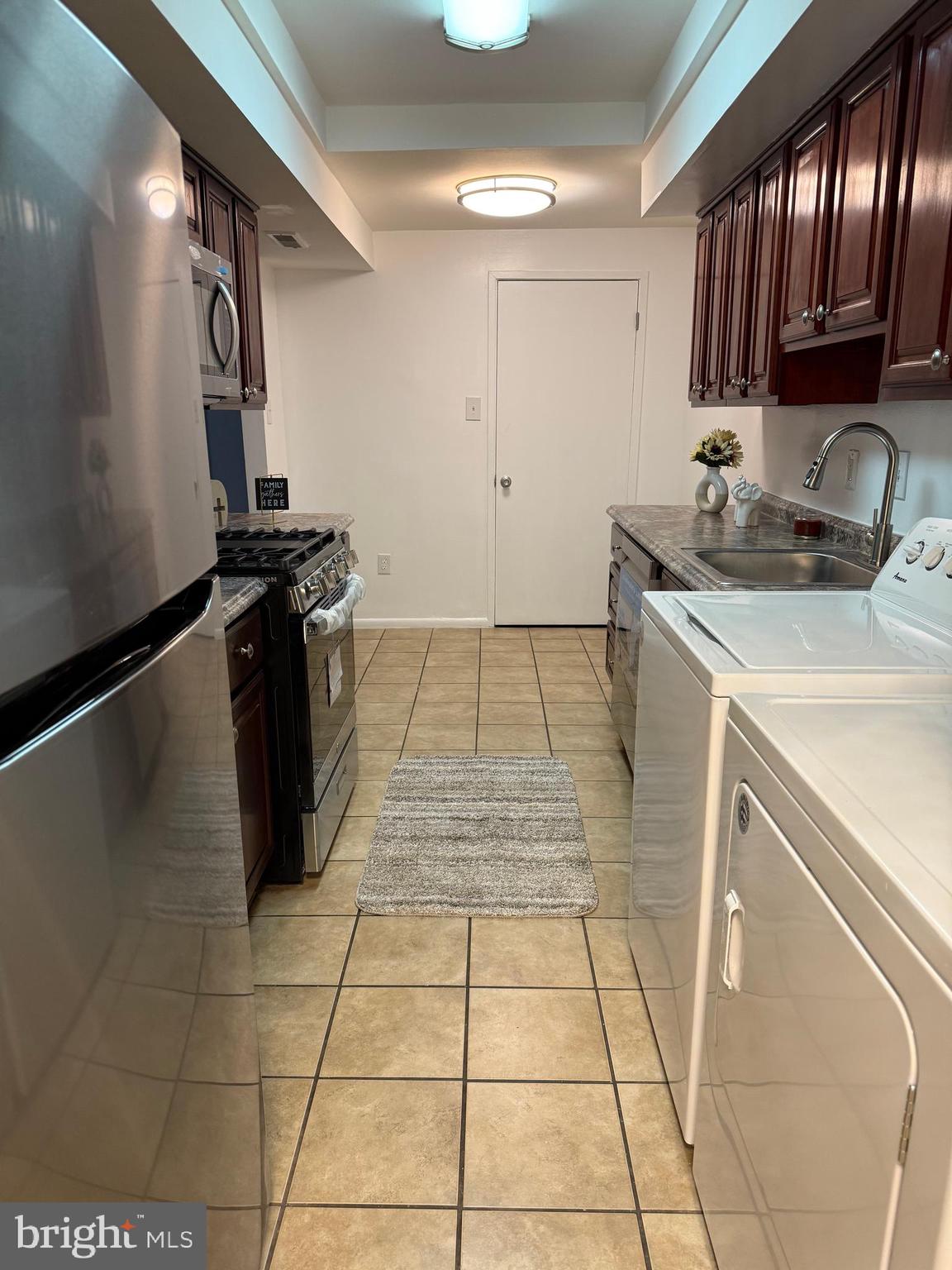 PINES CONDO 01 - Residential