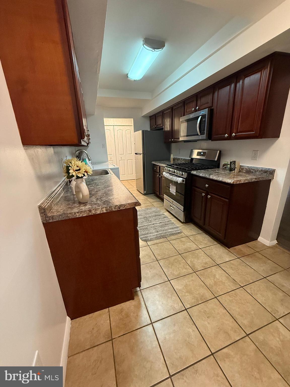 PINES CONDO 01 - Residential