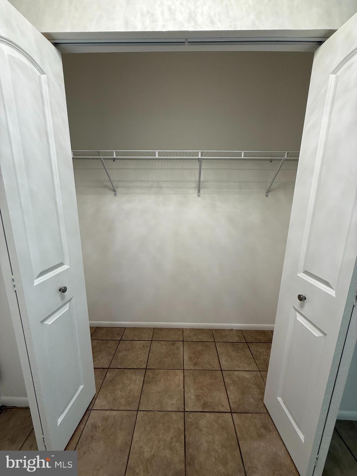 PINES CONDO 01 - Residential