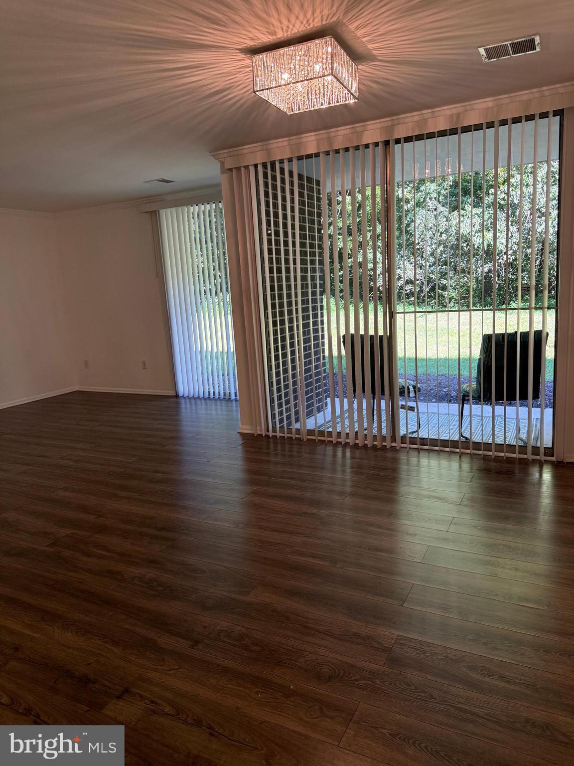 PINES CONDO 01 - Residential