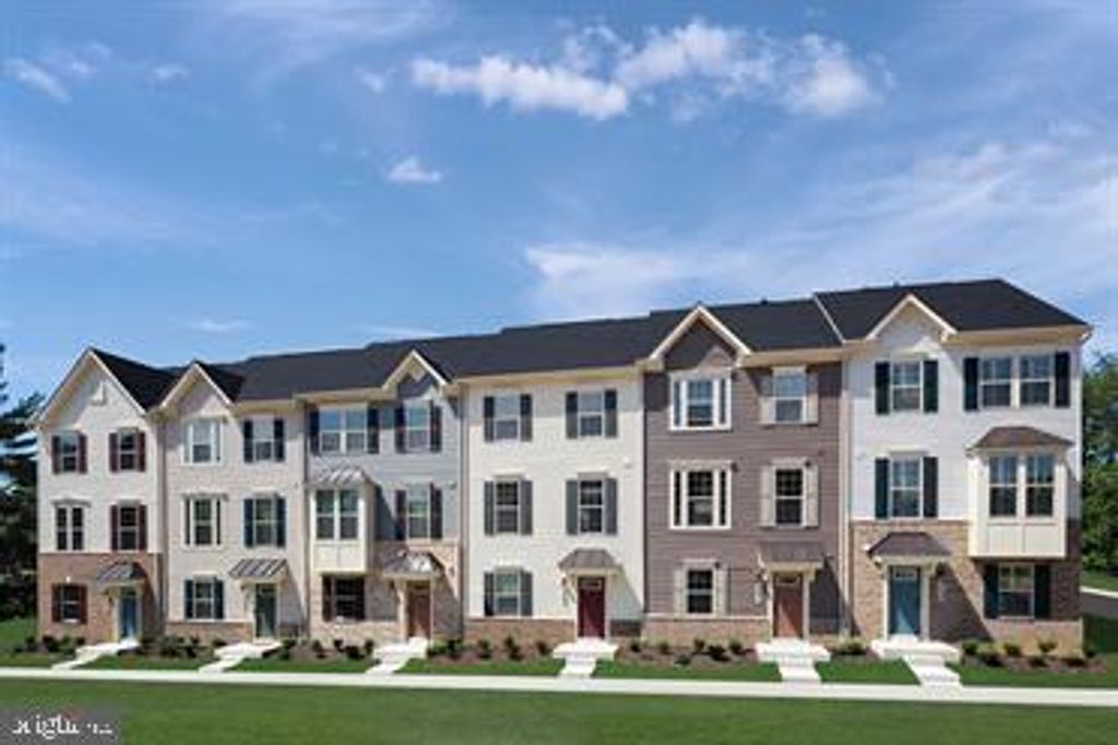 Photo of 19756 Canopy Loop #328D, MONTGOMERY VILLAGE, MD 20886 (MLS # MDMC2205786)