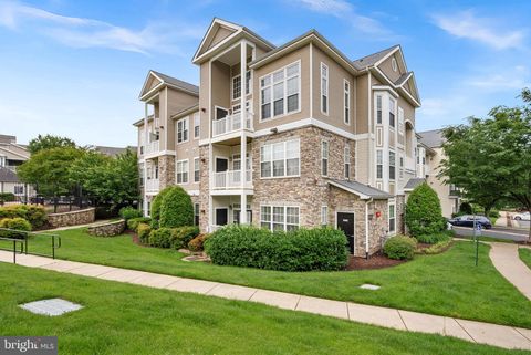 Photo of 504 Sunset View Terrace SE #304, LEESBURG, VA 20175 (MLS # VALO2126418)
