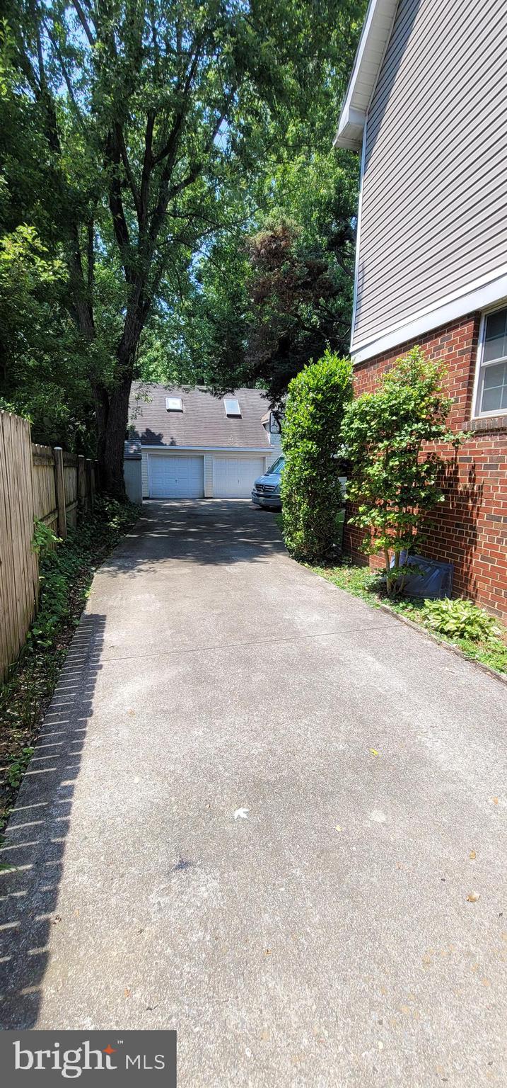 ENGLISH VILLAGE - Residential