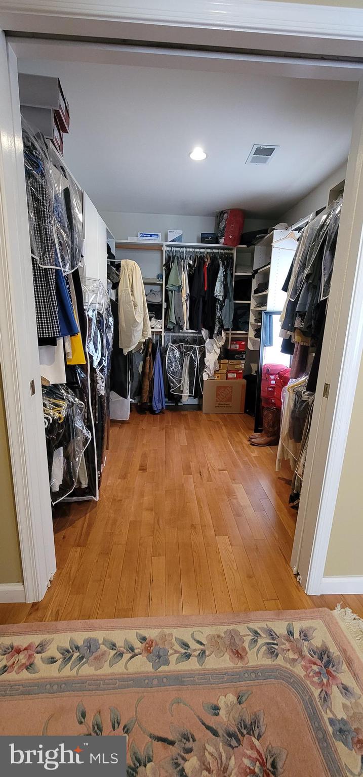 ENGLISH VILLAGE - Residential