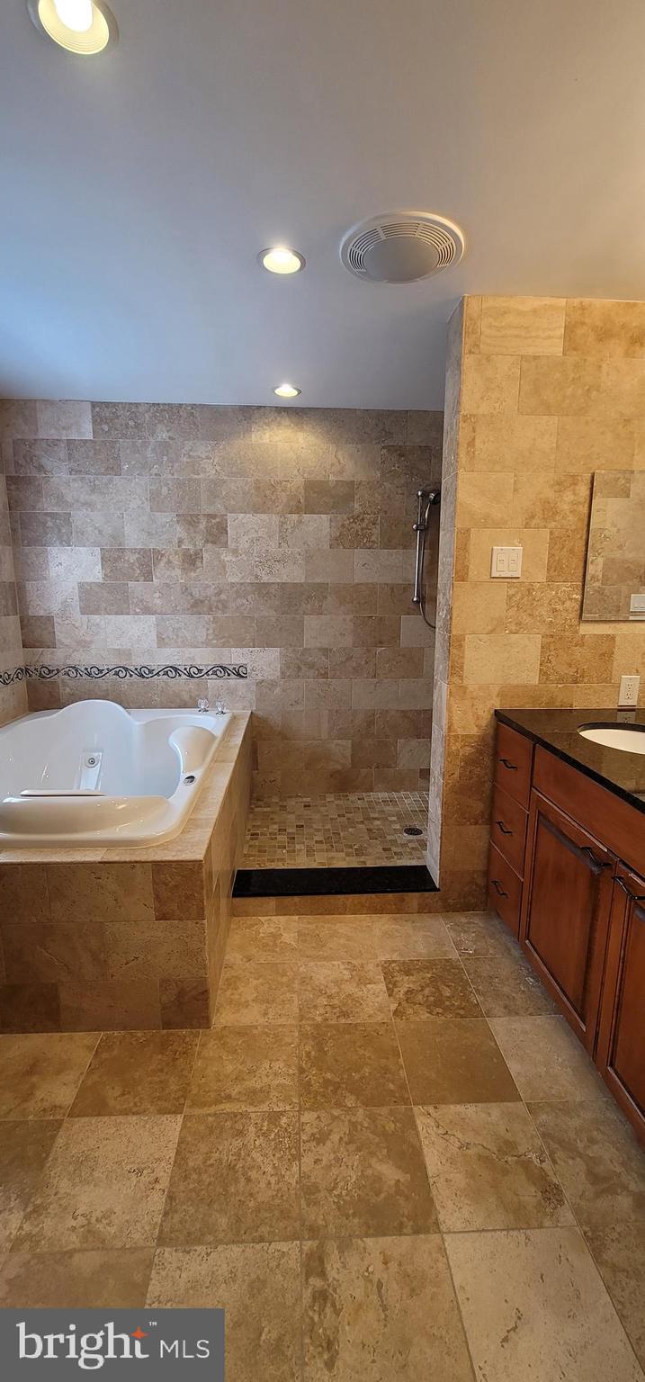 ENGLISH VILLAGE - Residential