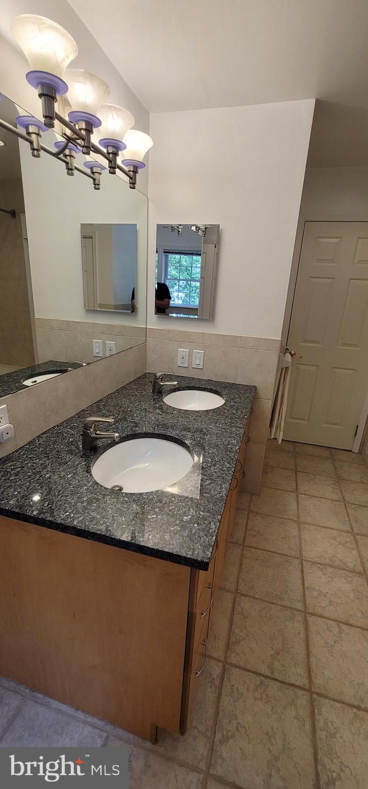 ENGLISH VILLAGE - Residential