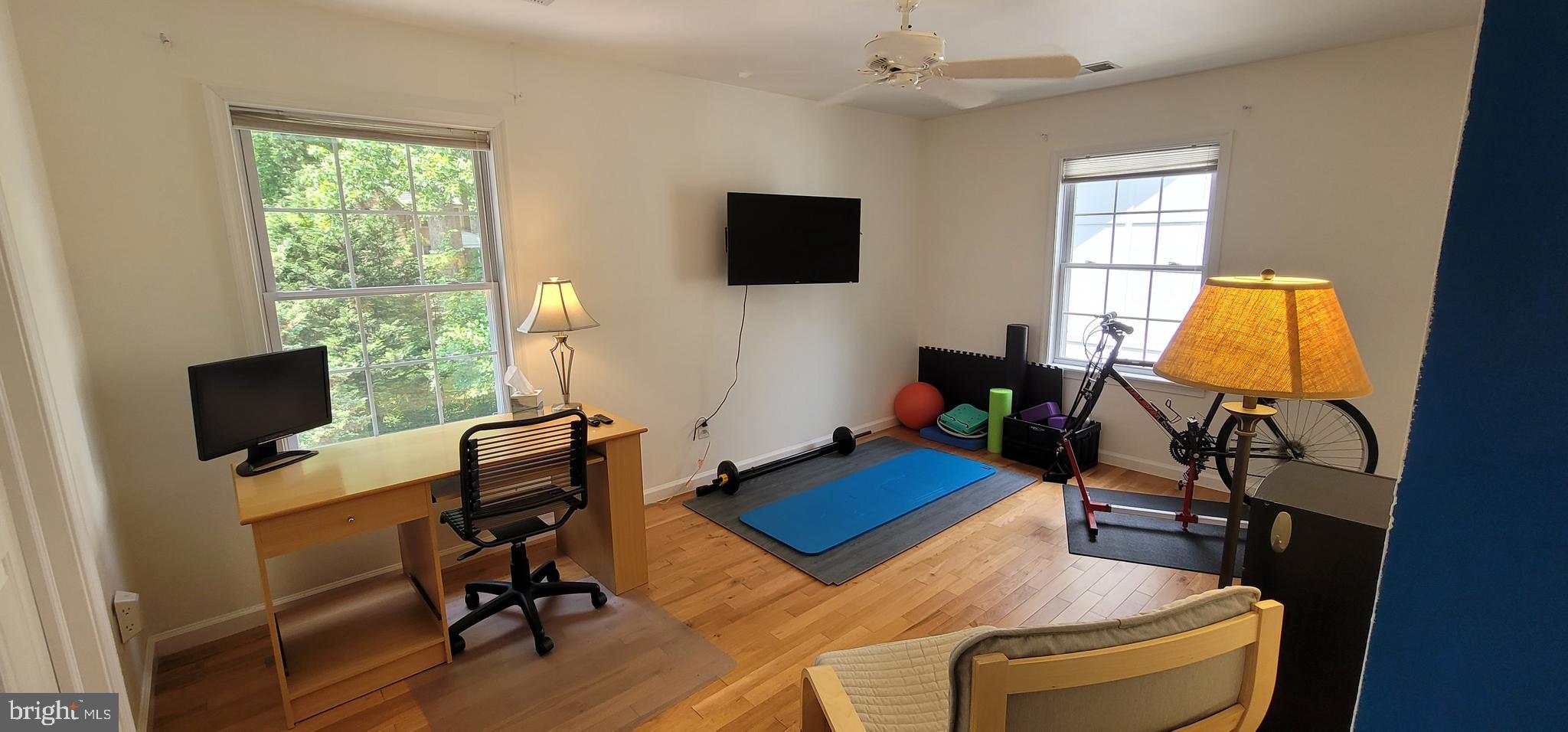 ENGLISH VILLAGE - Residential