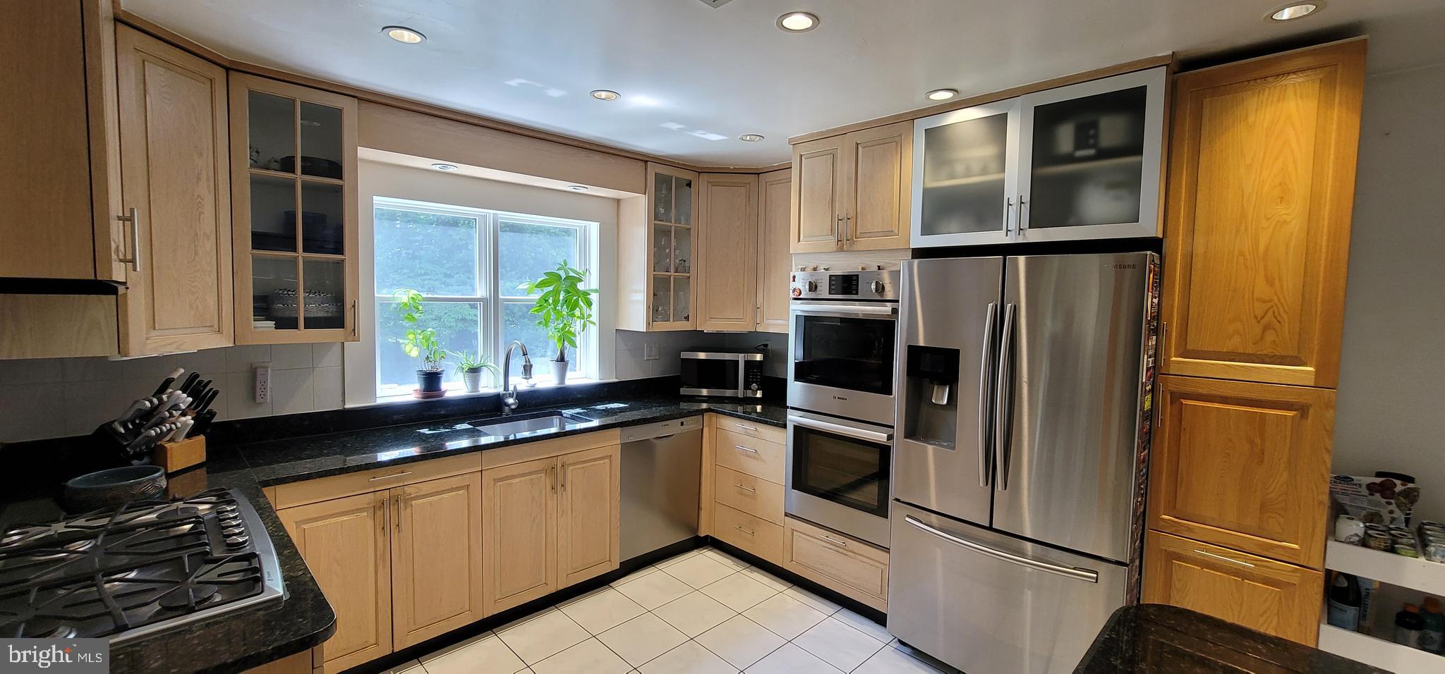 ENGLISH VILLAGE - Residential