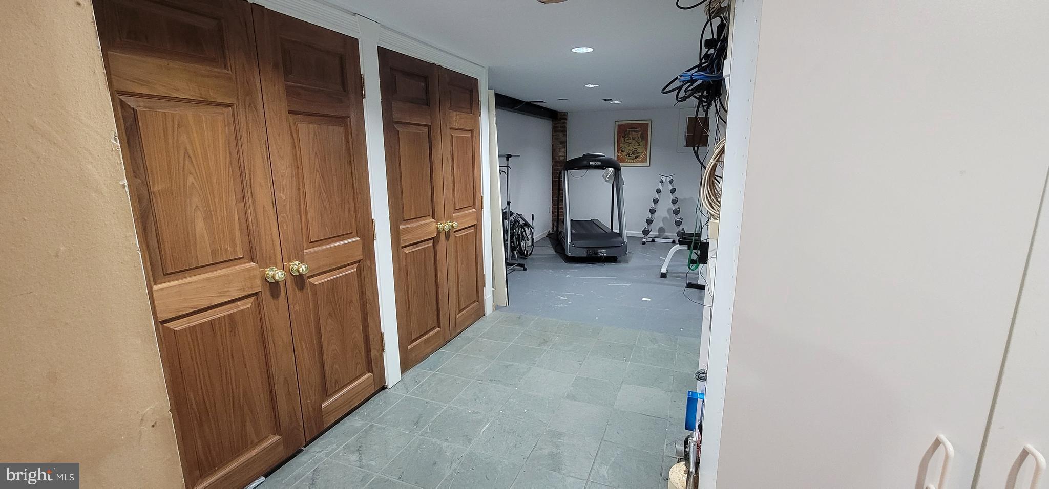 ENGLISH VILLAGE - Residential