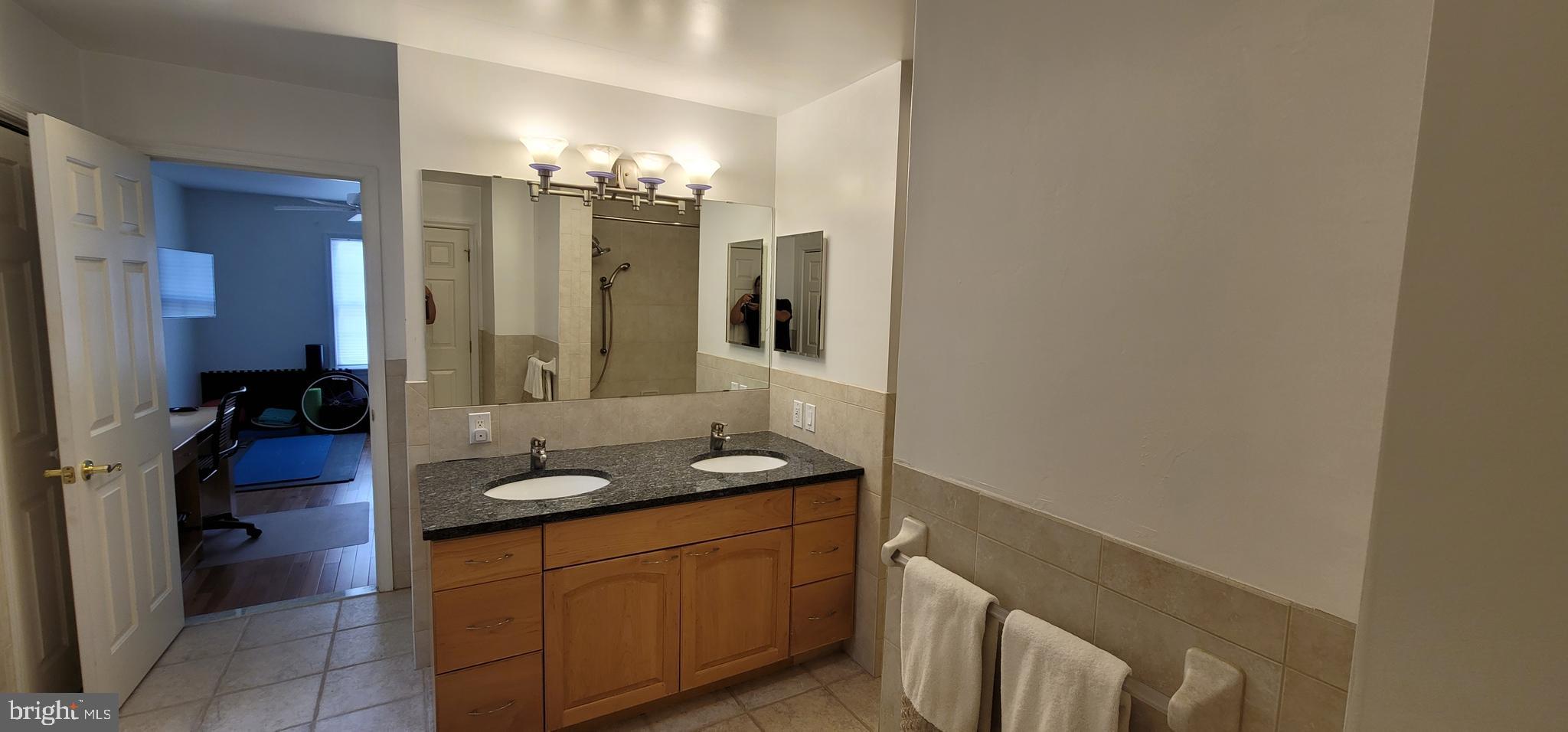 ENGLISH VILLAGE - Residential