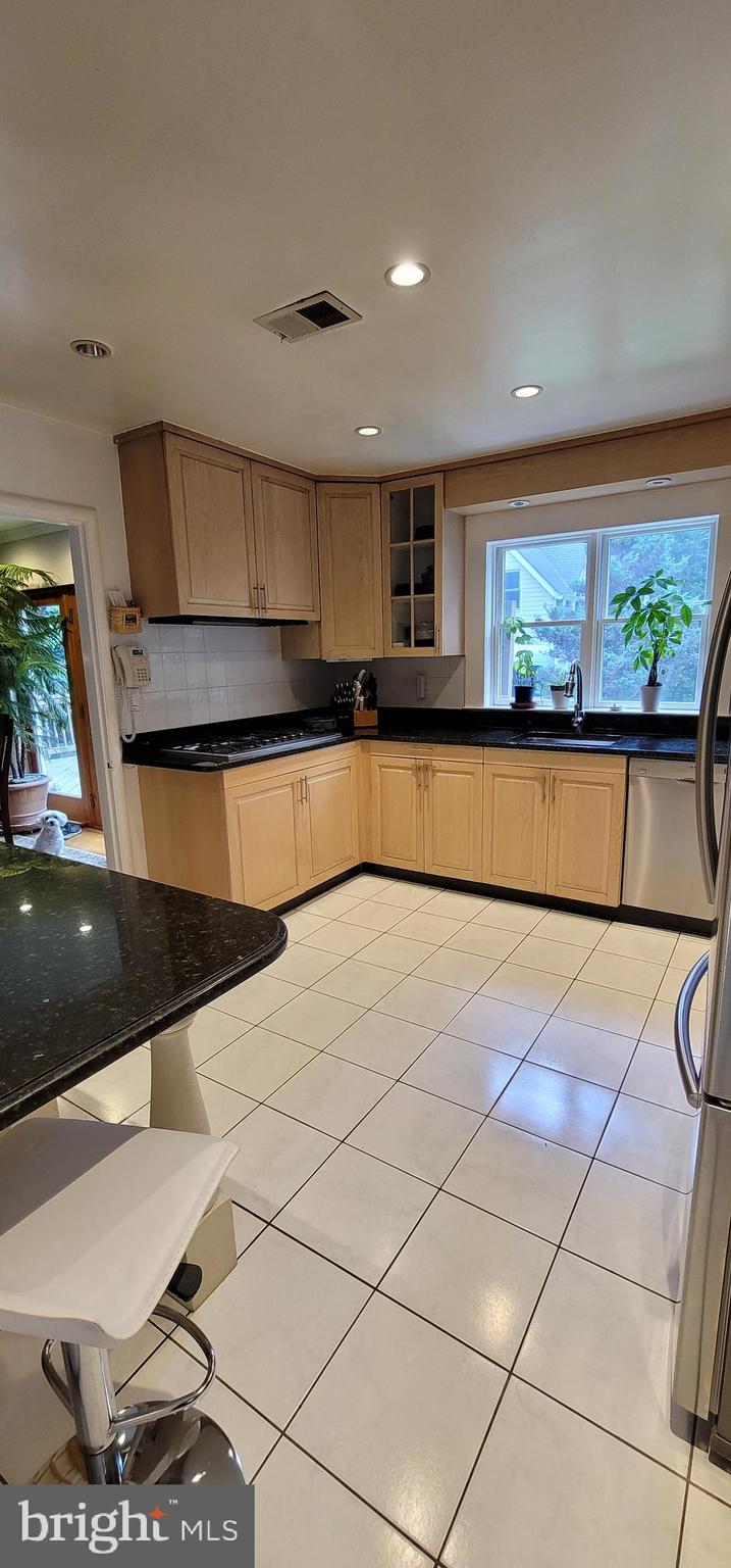 ENGLISH VILLAGE - Residential