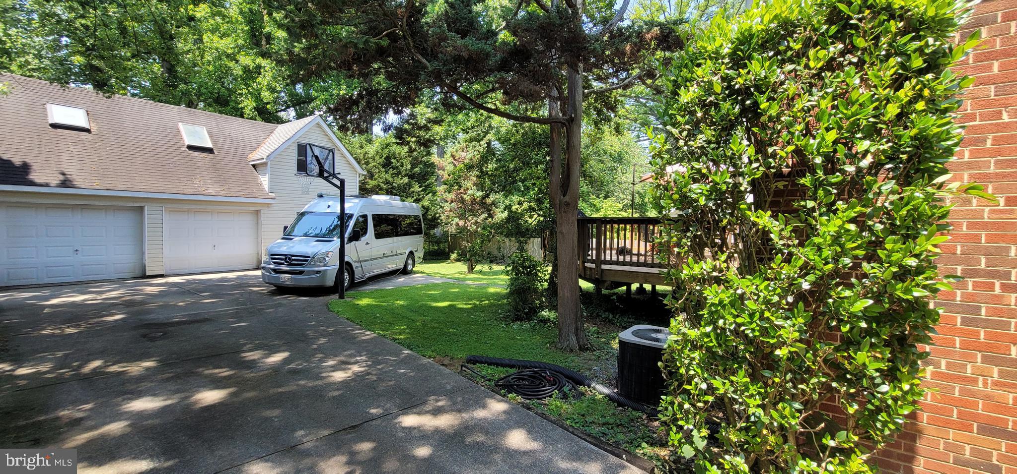 ENGLISH VILLAGE - Residential